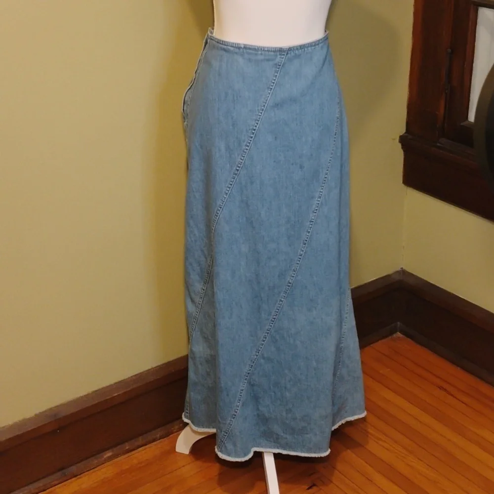 VTG Liz Claiborne Maxi Light Blue Wash Denim BOHO Skirt Waist 30" Size 8 - Picture 2 of 9